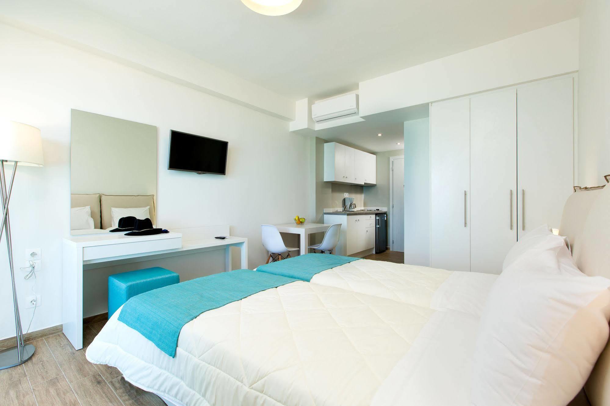Golden Coast Seaside Apartments レティムノ エクステリア 写真